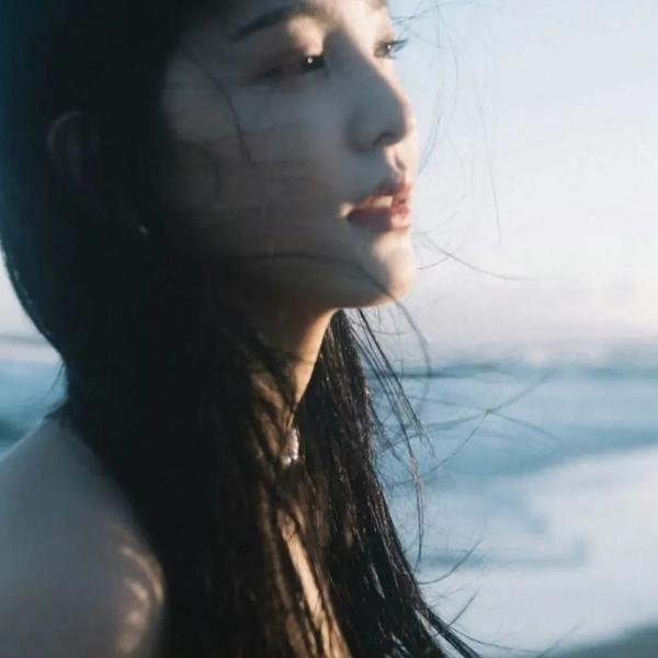 三女性
